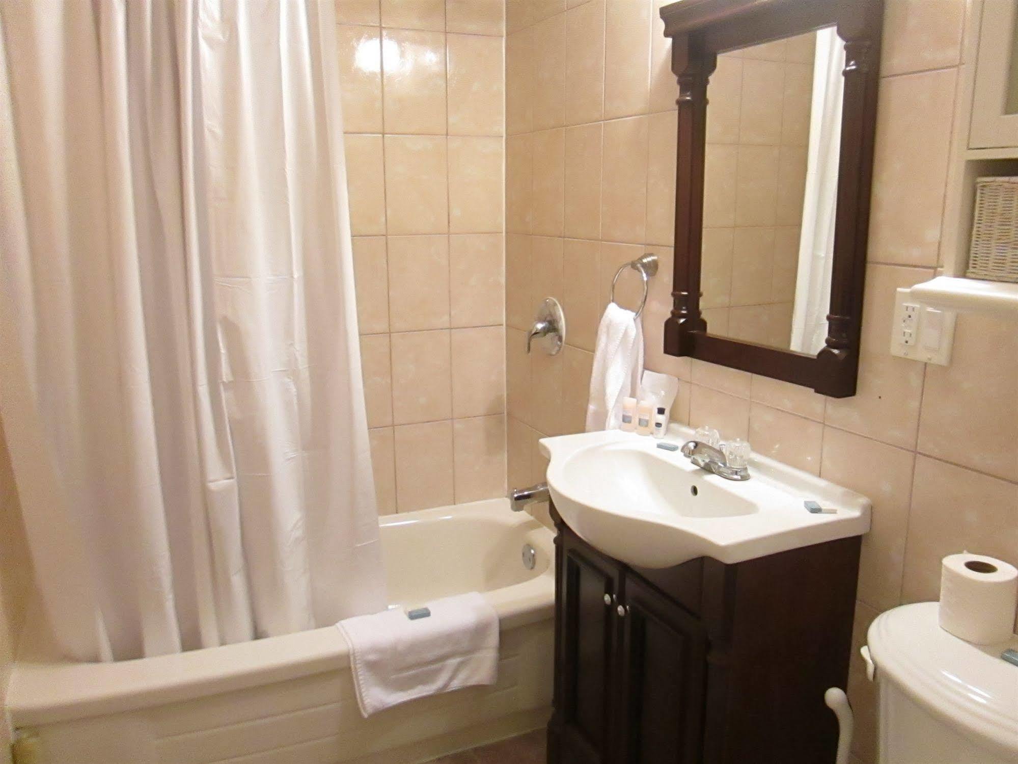 Bayside Inn&Waterfront Suites Kingston Eksteriør billede